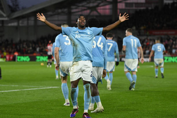 但其背后的 但其背后的